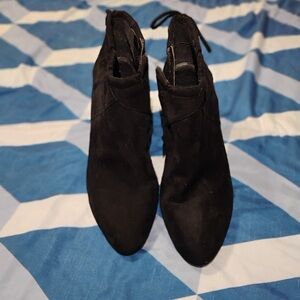 Sleek Black Ankle Boots with Side Zipper